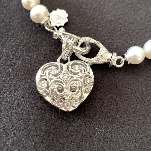 Tacori Pearl White and 925 Sterling Silver Bracelet with Heart Locket Charm. - Picture 2 of 6